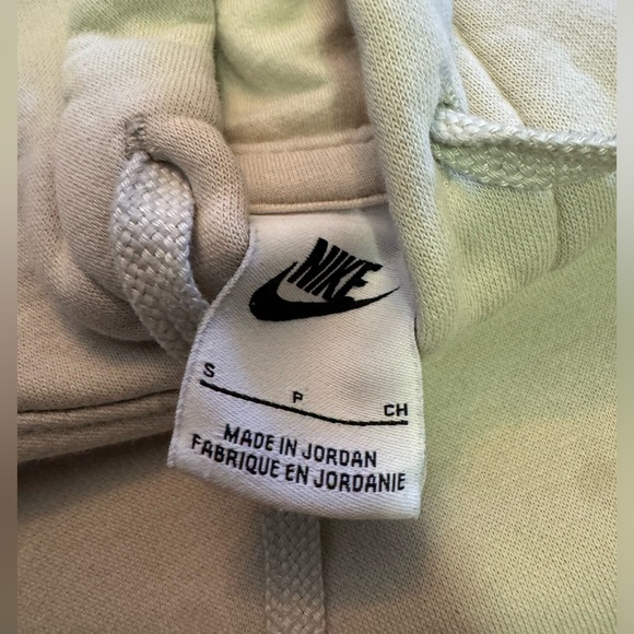 Cream colored Nike hoodie - Picture 3 of 3